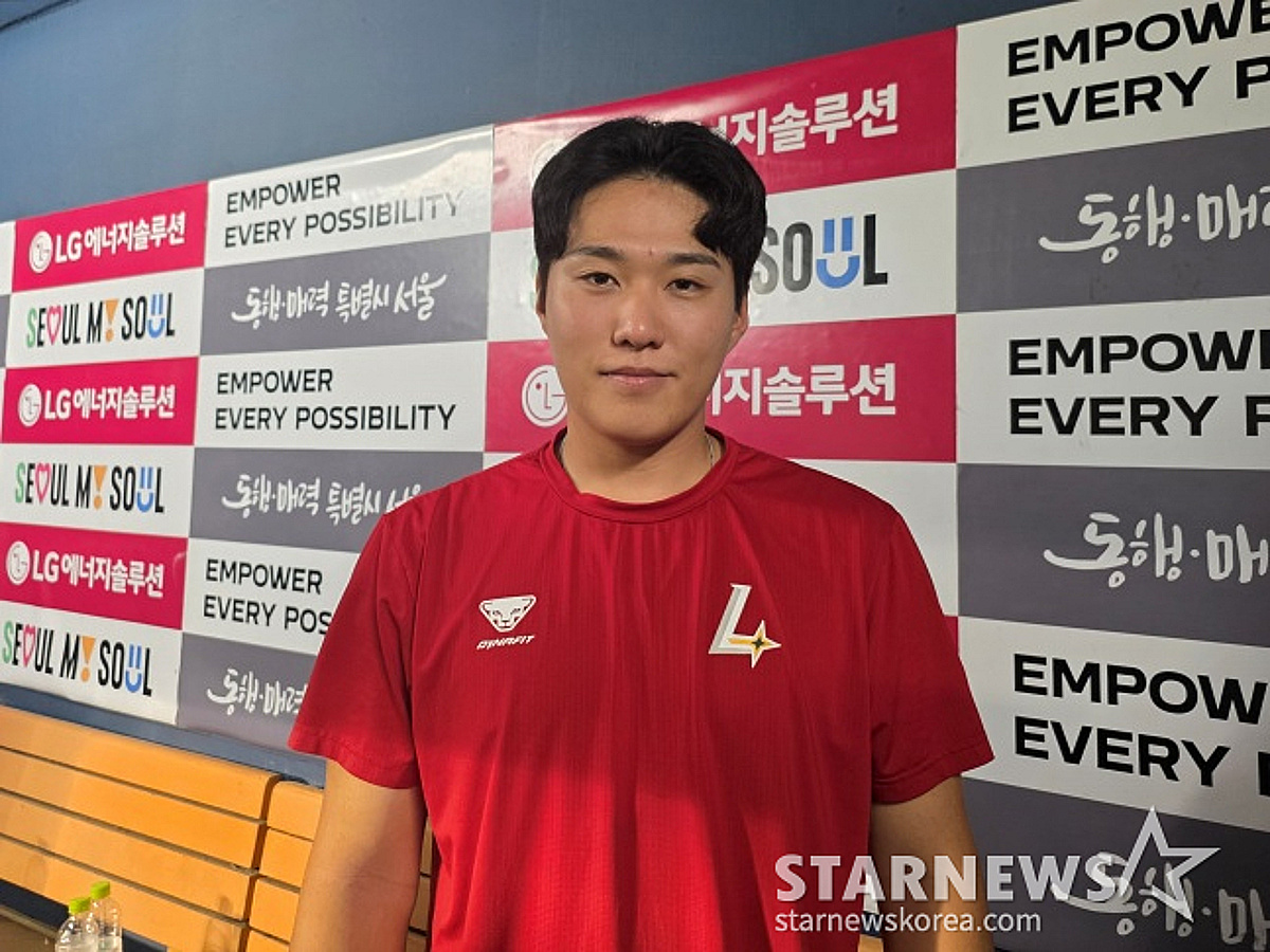 "너무 긴장해서 유니폼도 깜빡했어요" 남의 옷 입고 5이닝 노히트 역투, 최다 이닝 투구에도 열받았다 "다음엔 꼭 QS 할게요"