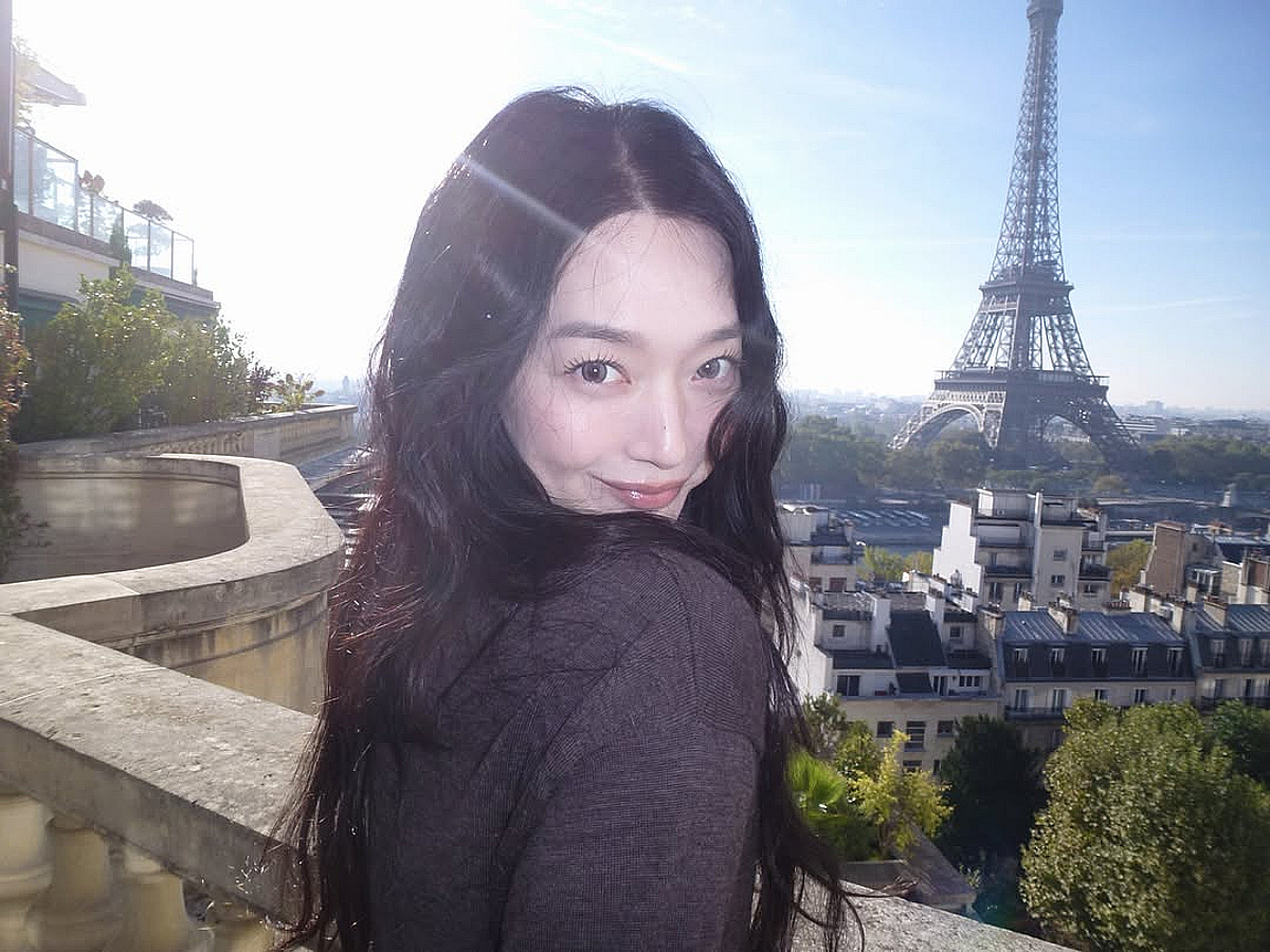 이 얼굴이 43세라니..'김우빈♥' 신민아, 파리 홀린 러블리 미모