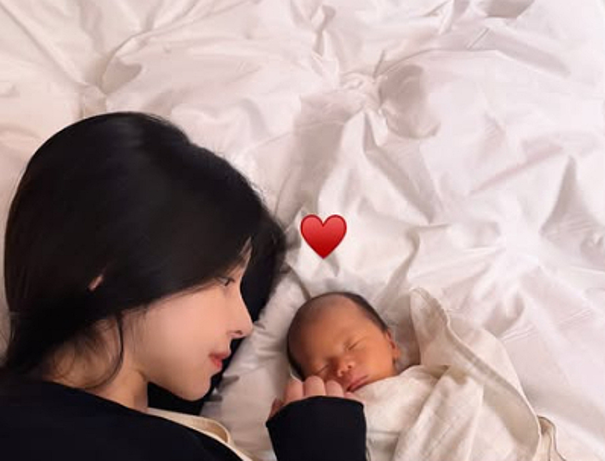 육아 고충 없어요..야옹이 작가, 엄마 미소 제대로 '하트 가득'[스타이슈]