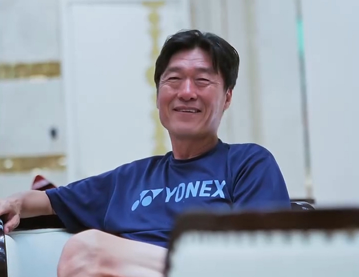 '홍명보 선임 주도→청문회 불출석' 이임생 이사 근황 공개, 소속팀서 '환한 미소'