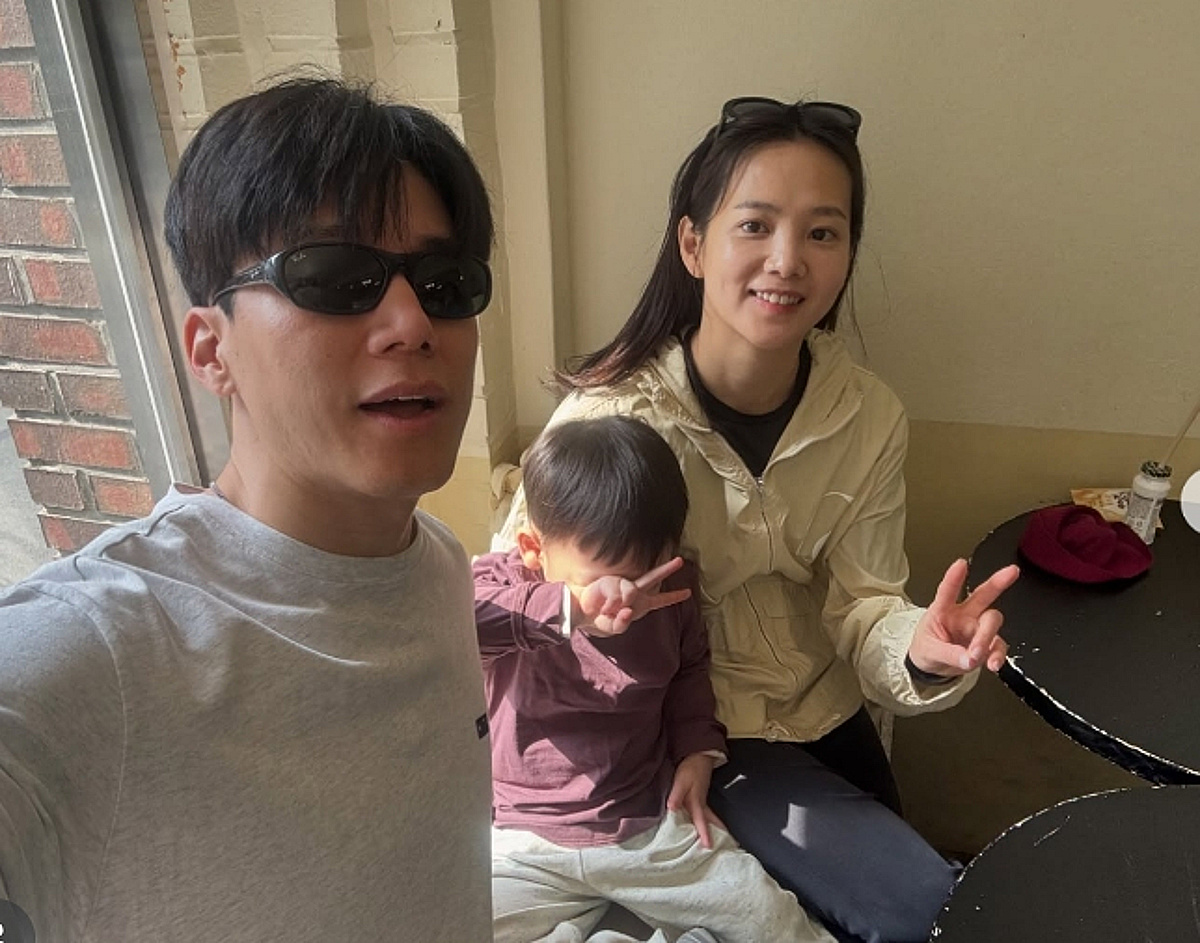 윤승아♥김무열, 행복한 가족사진..붕어빵 아들까지 공개