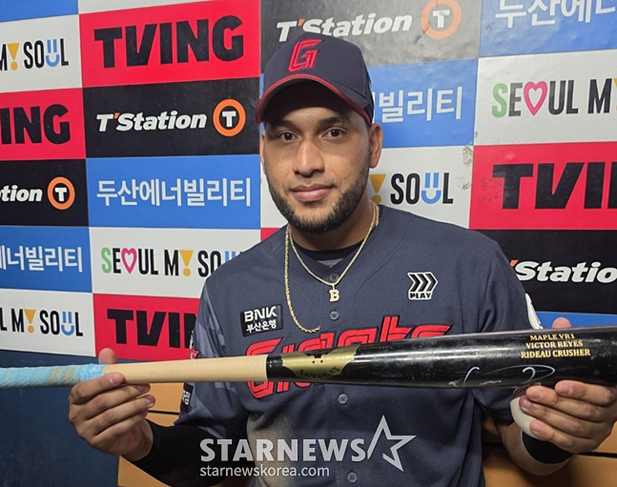 '211안타 대기록' 레이예스의 품격 "최원준도 엄청난 시즌 치렀는데 축하해주고 싶다"