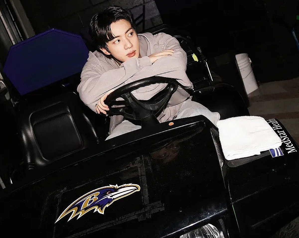 볼티모어 사로잡은 BTS 진, 글로벌 아미 '열광'..'JIN LIGHTS UP CHARM CITY'