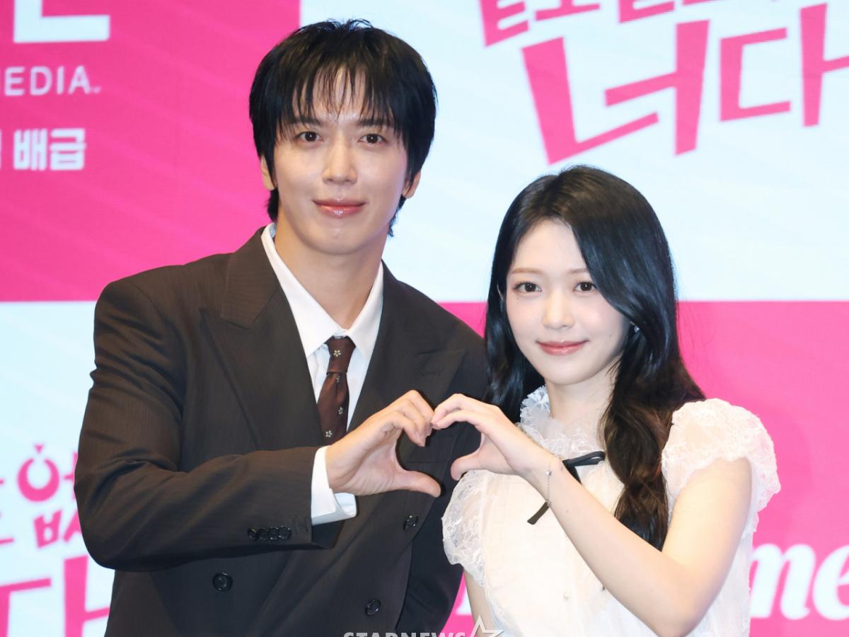 "'Lần đầu công khai sau khi thoát khỏi tin đồn', lại còn tốt hơn"..Ngôi sao hàng đầu Jung Yong-hwa ♥ Người hâm mộ Hong Seung-hee của bộ đôi lãng mạn [Vô lý từ đầu đến cuối, là bạn][Tổng hợp]