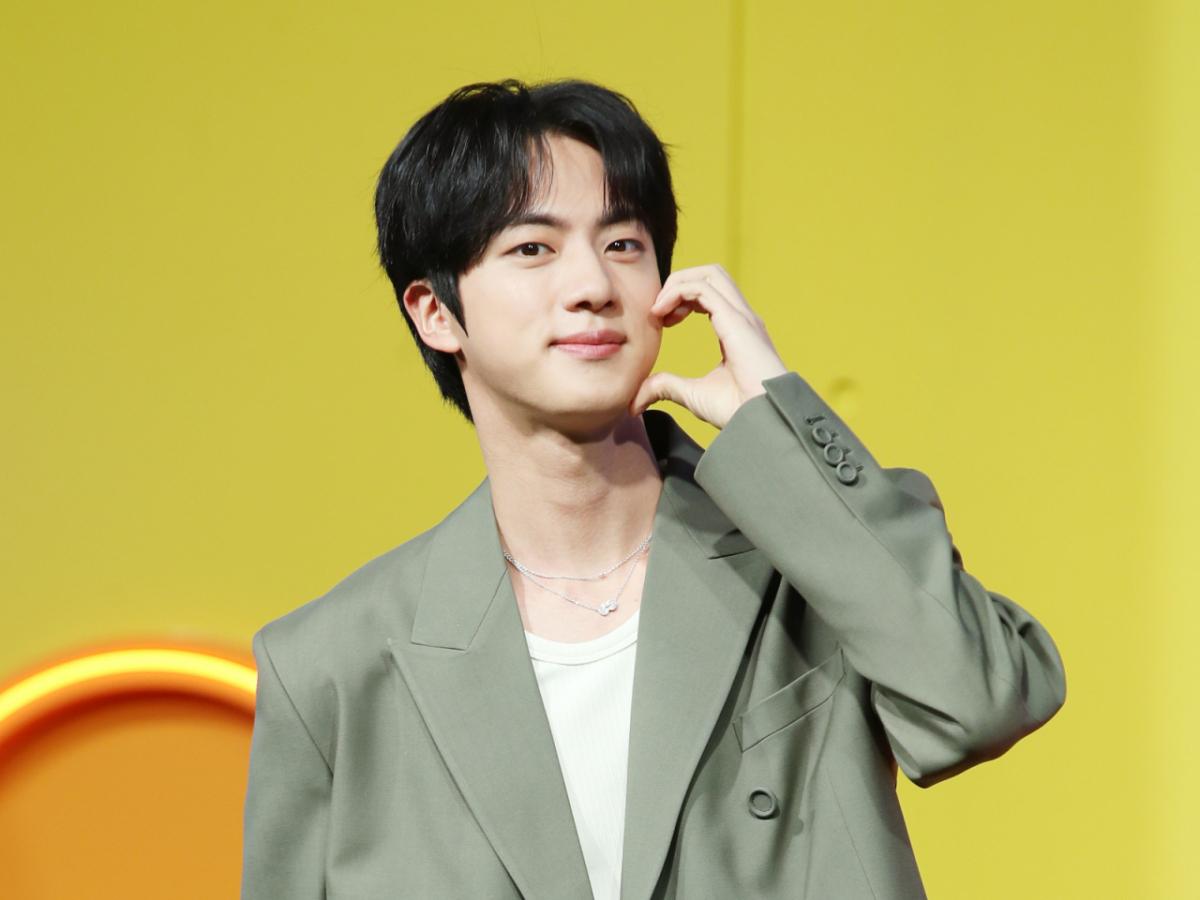 방탄소년단 진, 스타랭킹 男아이돌 3위 '인기 굳건'