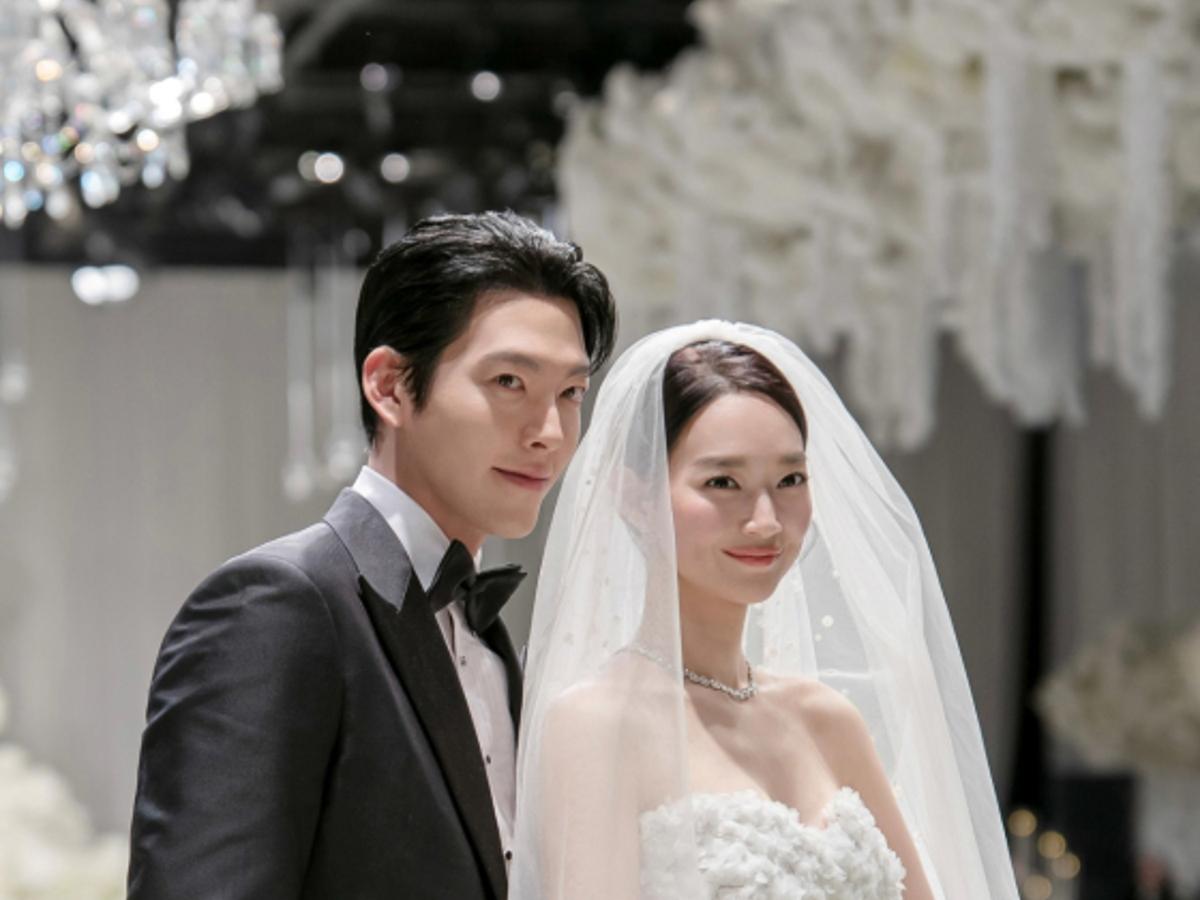 신민아♥김우빈, 사랑도 선행도 한결같이..누적 기부액만 50억 [스타이슈]