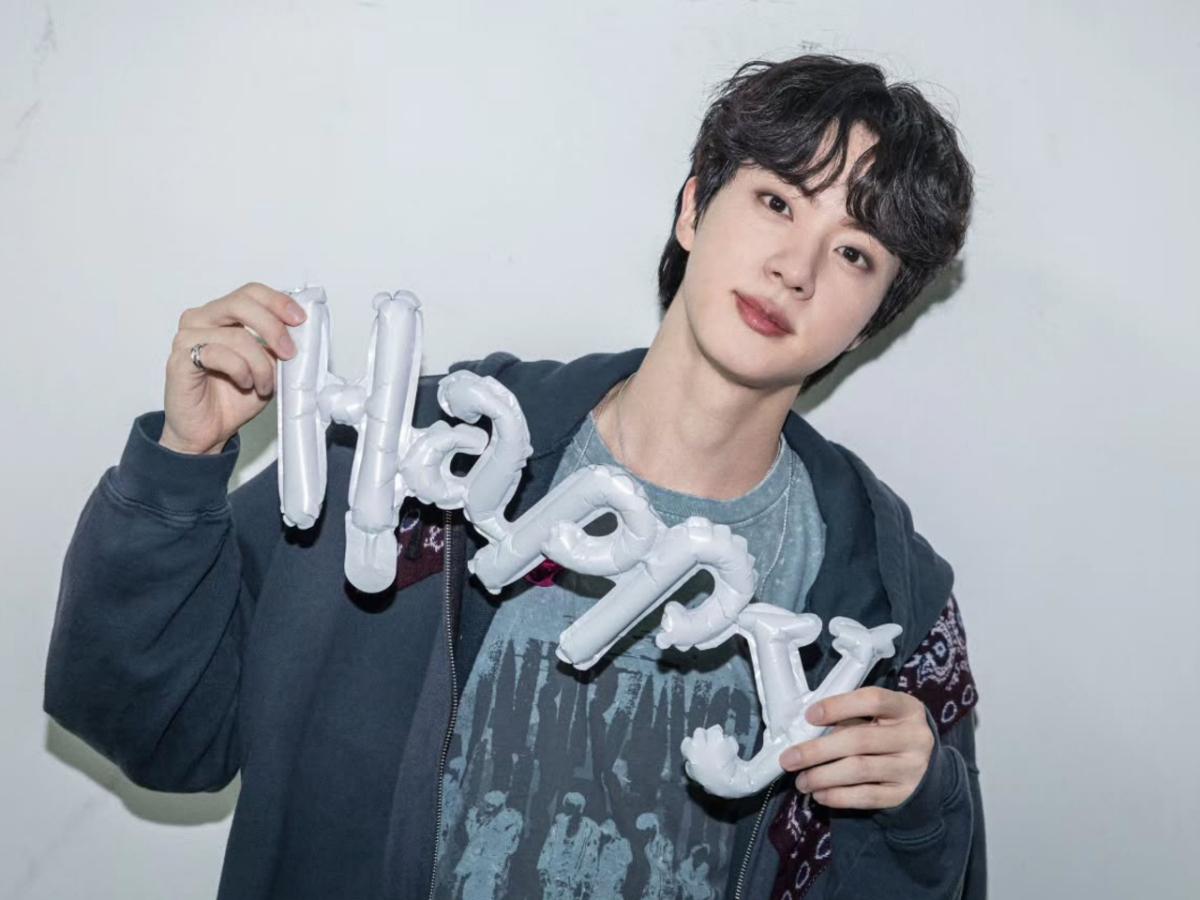 방탄소년단 진, 팬 心 한 몸에~♥ 스타플래닛 12월 기념일 투표 압도적 1위