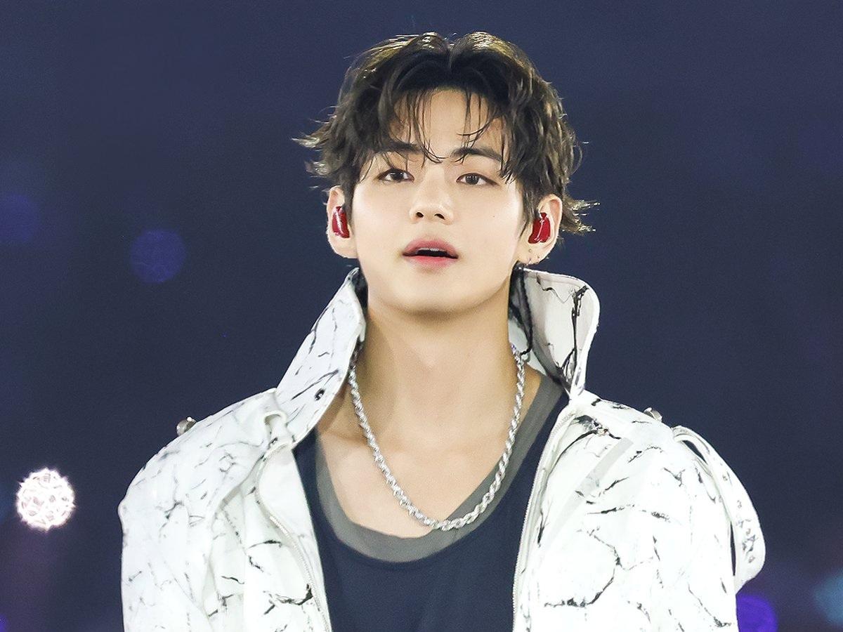 'Mr. Lindo' 방탄소년단 뷔, 7년 만의 귀환! 브라질 팬들 환호 속 매혹적 무대