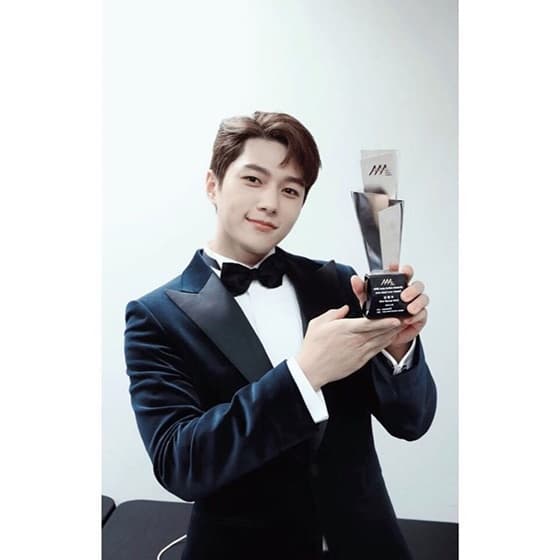 '2018 AAA 베스트 아이콘상' 김명수 "인스피릿 고마워"