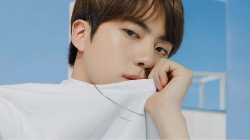 '우리의 여름, 神과 함께' 방탄소년단 진, 눈부신 얼굴+환상 피지컬 "찬양하라 갓석진"
