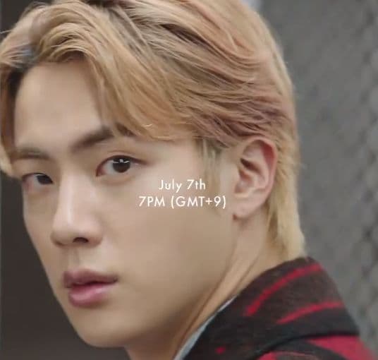 방탄소년단 진, '아름다움'으로 표현할 수 없는 눈부신 남신 미모