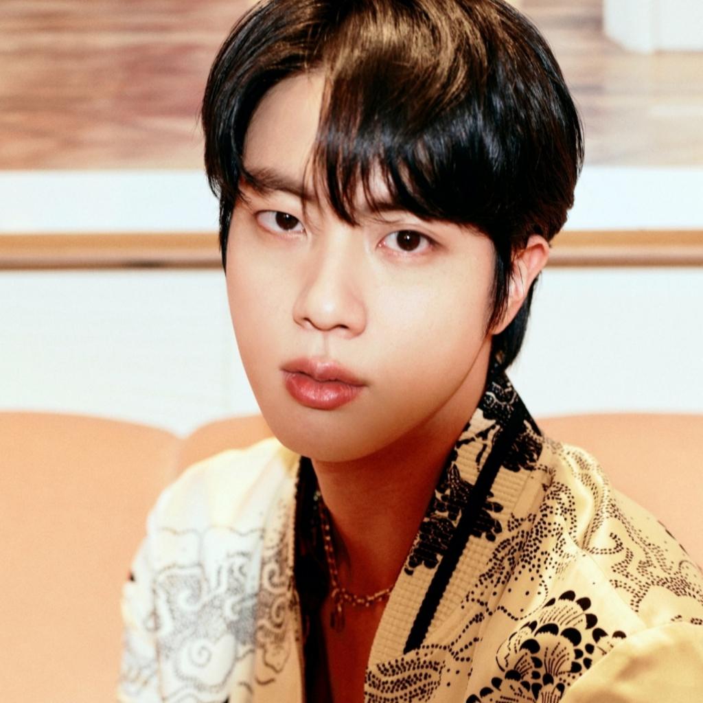 방탄소년단 진, 빌보드 핫 트렌딩 송즈 'Yours' 38주-'슈퍼 참치' 34주 연속 차트인..'최정상 솔로 아티스트 JIN'