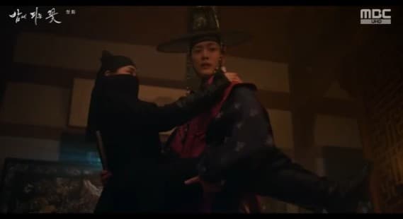 '밤에 피는 꽃' 이하늬·이종원 강렬한 첫 만남.."나와 한패 아냐"