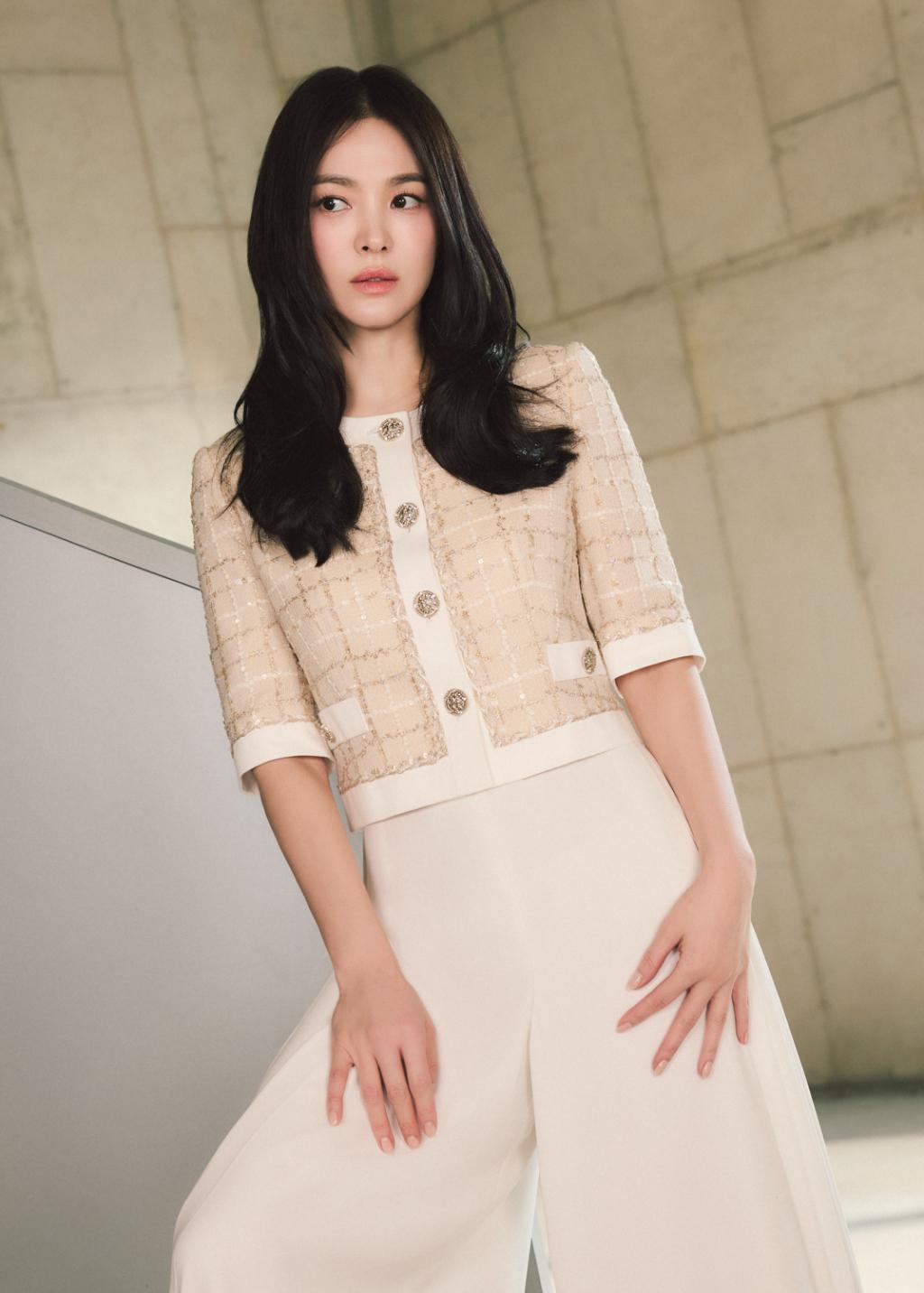 송혜교가 이런 패션을? 결코 놓칠 수 없는 세련美 '감탄'