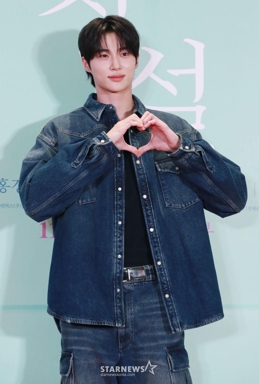 변우석, '핫 캐릭터 어워즈' 6관왕 대기록?..송강·이승기와 '3파전'
