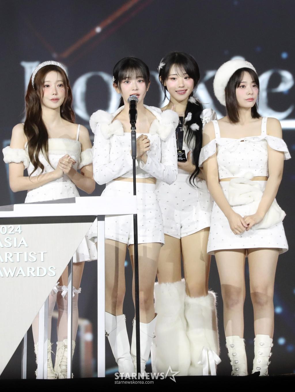 QWER 'AAA신인상, 영광이에요'[★포토]