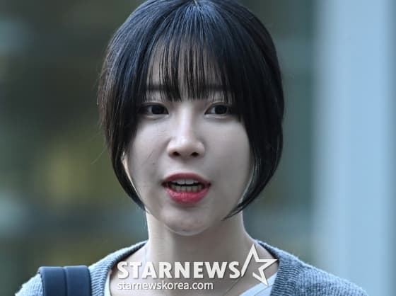 [수원=뉴시스] 김종택기자 = 구독자 1000만명 이상을 보유한 먹방 유튜버 '쯔양'(박정원)이 15일 경기도 수원시 영통구 수원지방법원에서 열린 유튜버 '구제역'(이준희)에 대한 공판 증인으로 출석하며 입장을 밝히고 있다. 2024.11.15. jtk@newsis.com /사진=김종택