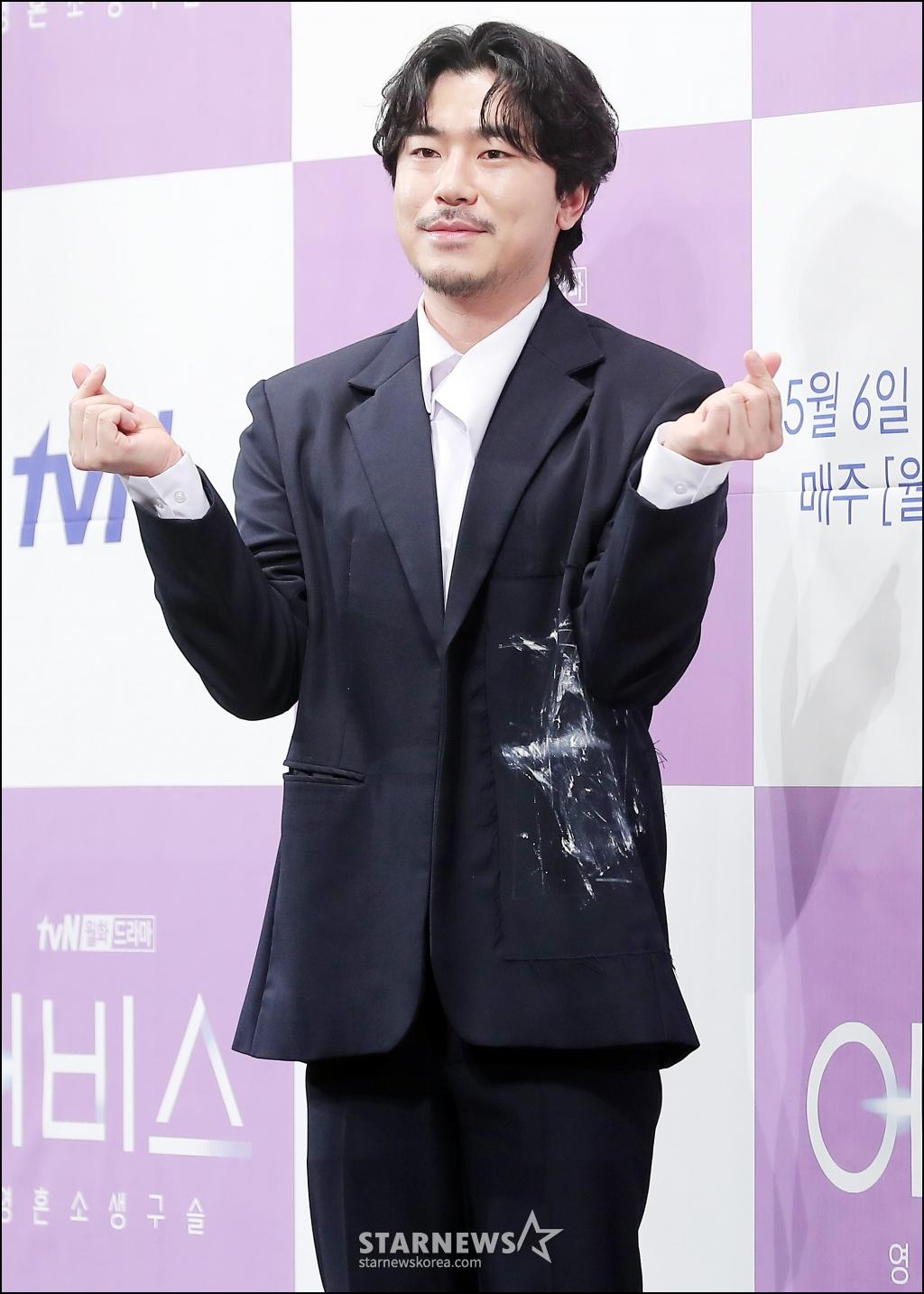 이시언 "집 안에 화장실 없어"..충격의 '56년 된 부산 아파트' 공개(홈즈)