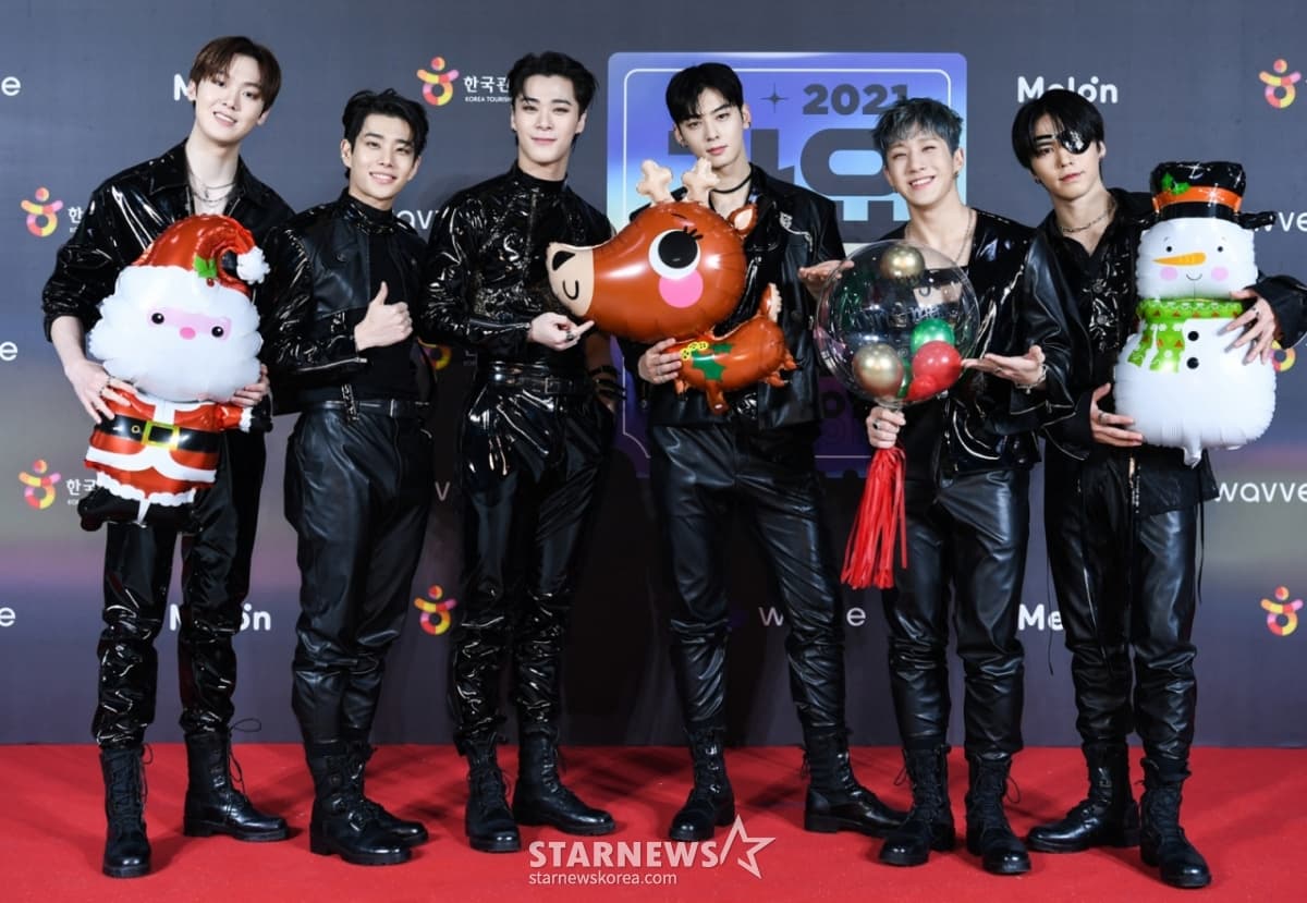 그룹 아스트로(ASTRO)가 25일 오후 진행된 2021 SBS 가요대전 포토월 행사에 참석해 포즈를 취하고 있다. /사진제공=SBS 2021.12.25
