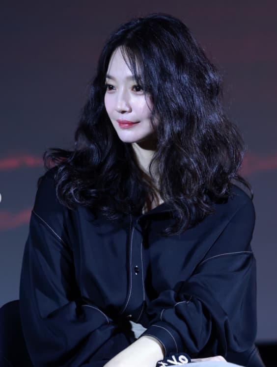 신민아, '재혼황후' 앞두고 레전드 미모 찍었다.."왜 이렇게 예뻐"
