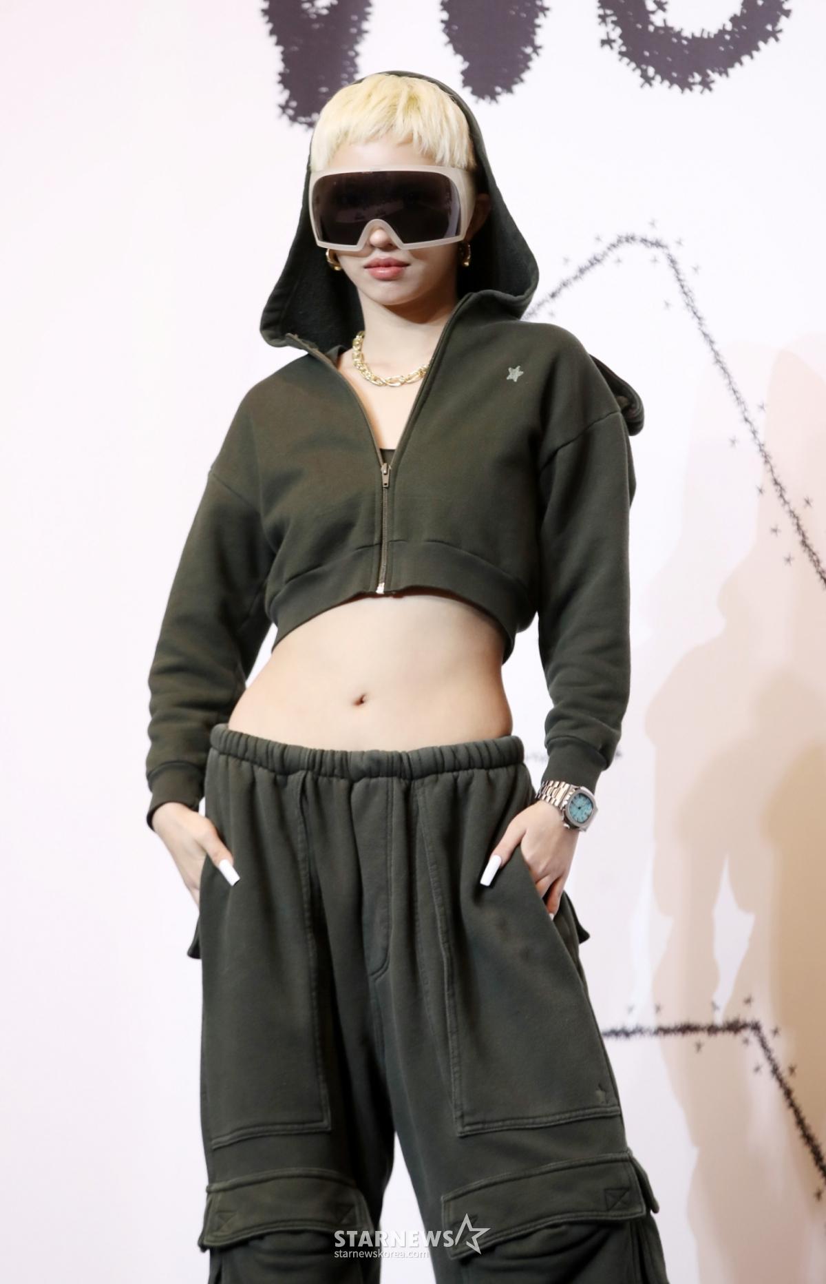 아이들(i-dle)' 소연이 19일 오후 서울 강남구 조선 팰리스 서울 강남에서 열린 미니 8집 앨범 '위 아(We are)' 발매 기념 기자간담회에서 포즈를 취하고 있다. 전원 재계약 이후 발매하는 여덟 번째 미니앨범 'We are'는 기존 '(G)I-DLE' 그룹명에서 '(G)'를 빼고 리브랜딩에 나서며 더욱 한계 없는 음악과 콘셉트를 선보일 예정이다. /2025.05.19 /사진=김휘선 hwijpg@