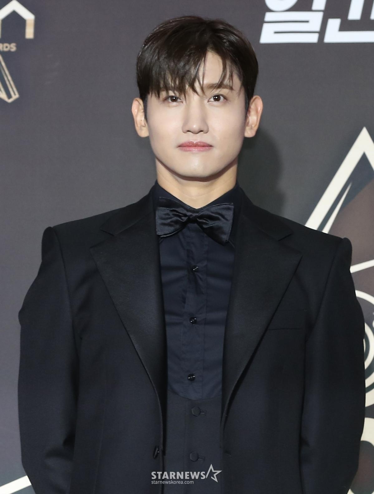 '맨유 찐팬' 최강창민, 프리뷰쇼 출격 "축구기자 꿈 이뤘다"[스타이슈]