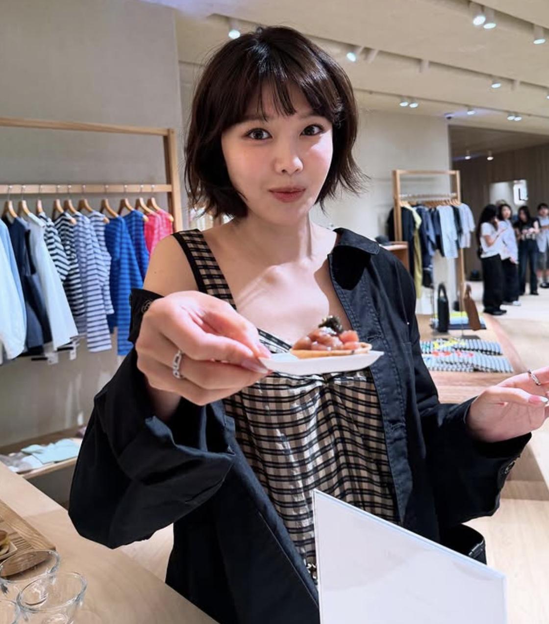 소녀시대 수영, ♥정경호와 데이트 할 때 이런 모습? 와인 들고 '빼꼼' 애교[스타IN★]