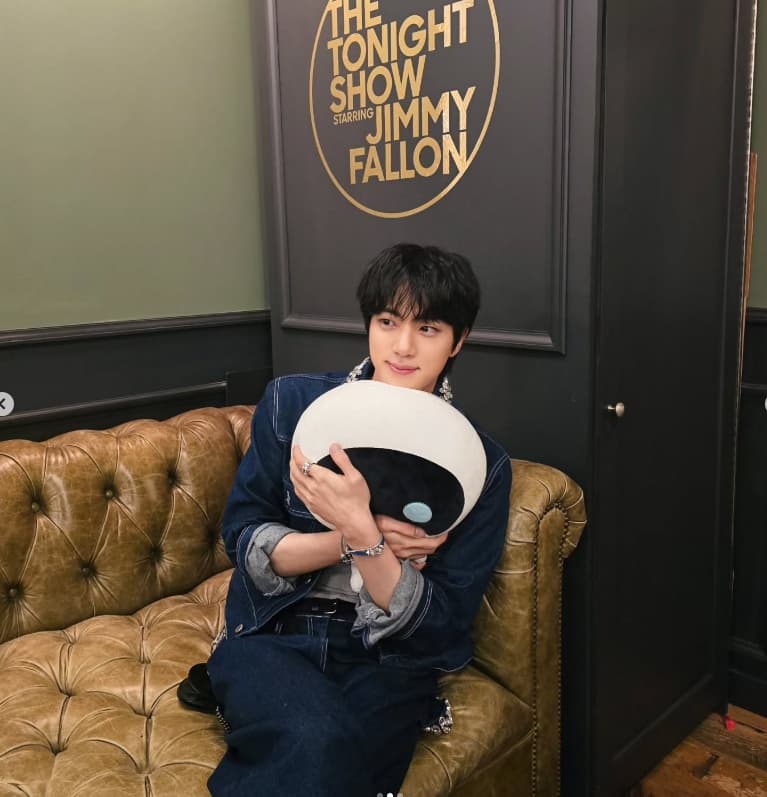 사진=진 SNS