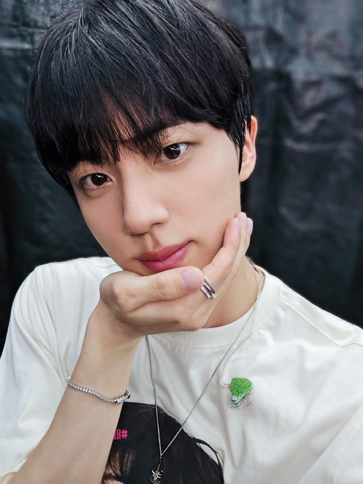 방탄소년단 진, 아이돌픽 '6월 4주차 베스트 남돌'..6주 연속 1위