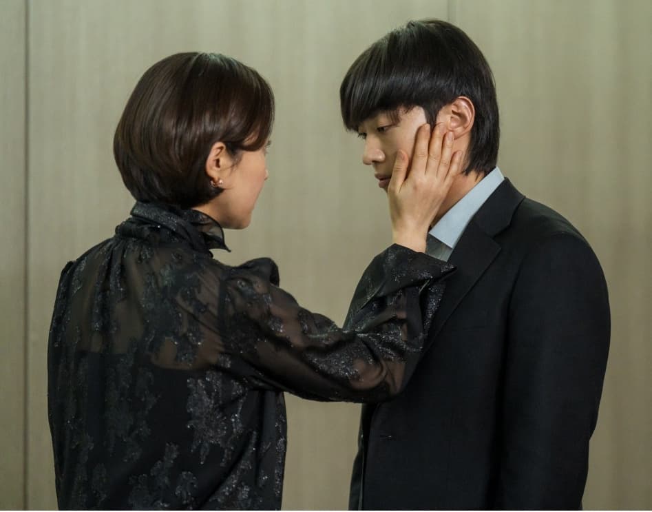 '불법 입양 우두머리' 염정아 "덱스, 연기 익숙지 않지만..좋은 배우될 것" [아이쇼핑]
