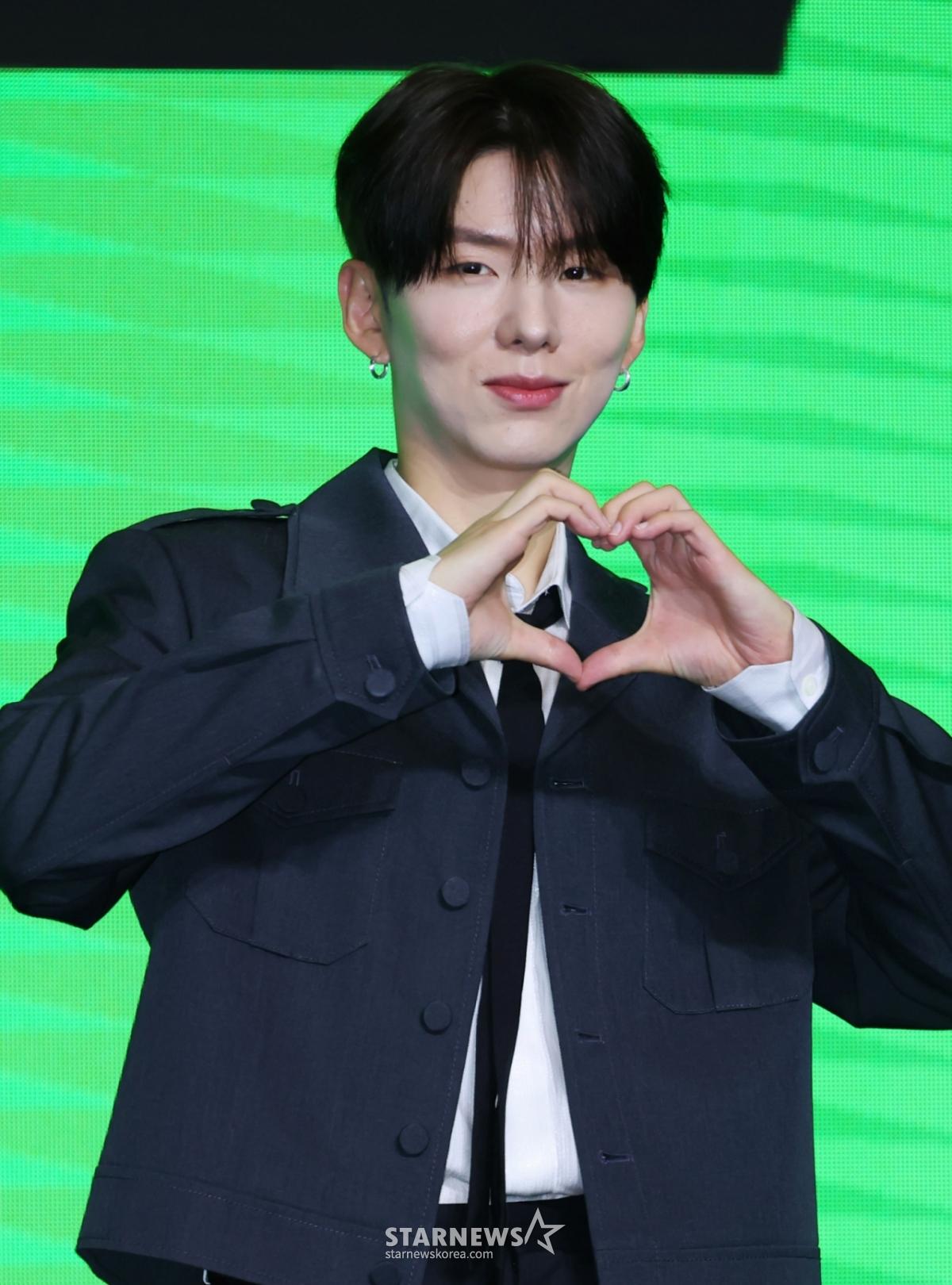그룹 몬스타엑스(MONSTA X) 기현이 16일 오후 서울 콘래드호텔에서 진행된 데뷔 10주년 기념 기자간담회에 참석해 포즈를 취하고 있다. /2025.07.16 /사진=이동훈 photoguy@