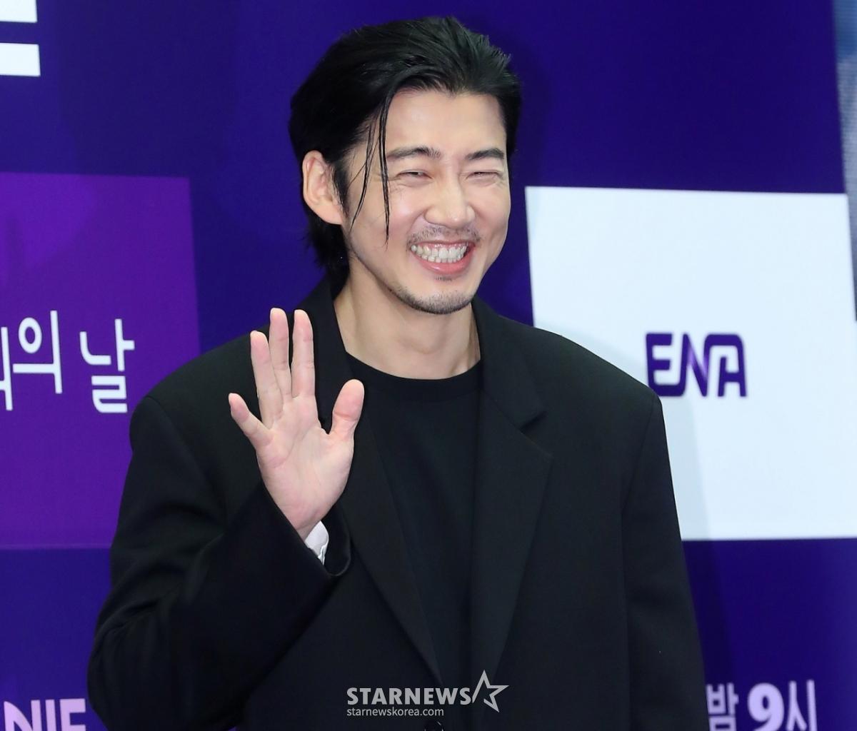 god 윤계상, 장첸의 '풍성한 수염' 비결 "김태우랑 발모제 바르고서.."(틈만나면)[종합]