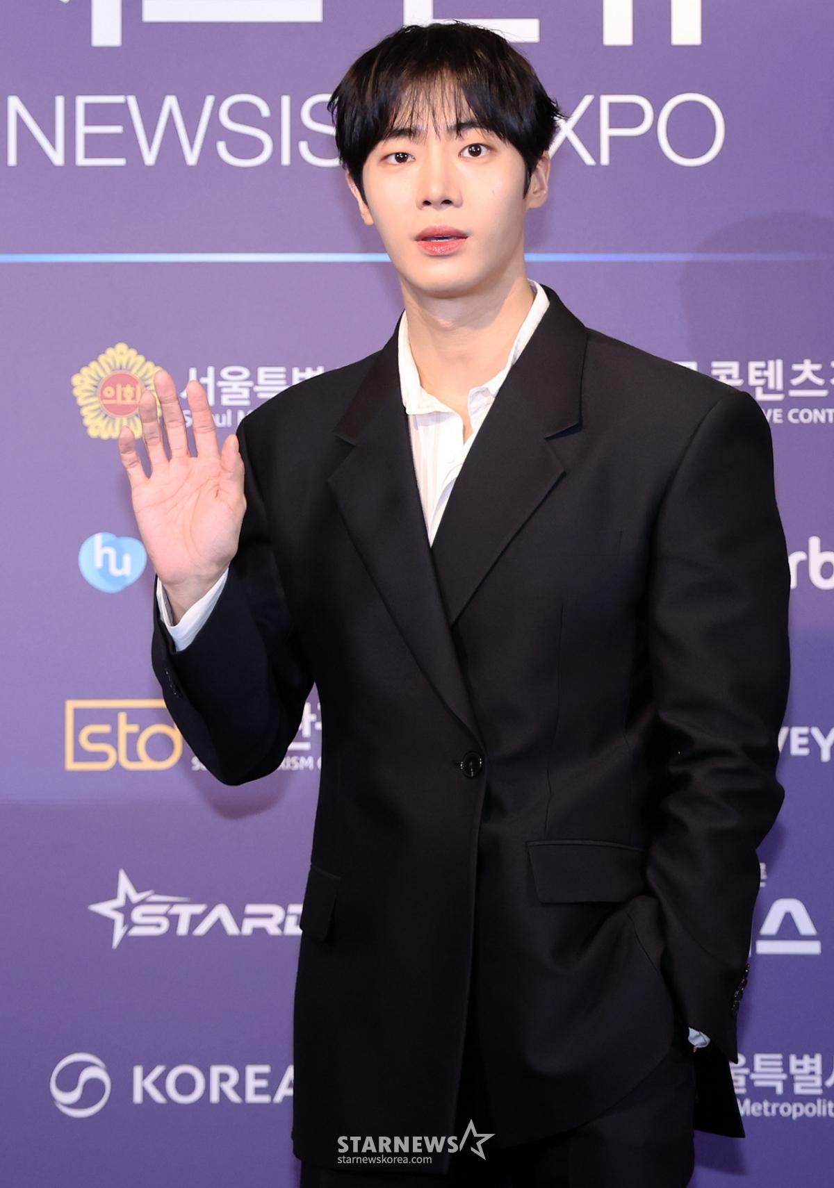[서울=뉴시스] 조성우 기자 = 배우 추영우가 28일 서울 중구 롯데호텔에서 열린 제7회 뉴시스 한류엑스포(2025 K-엑스포) 포토월 행사에서 포즈를 취하고 있다. 2025.08.28. xconfind@newsis.com /사진=조성우