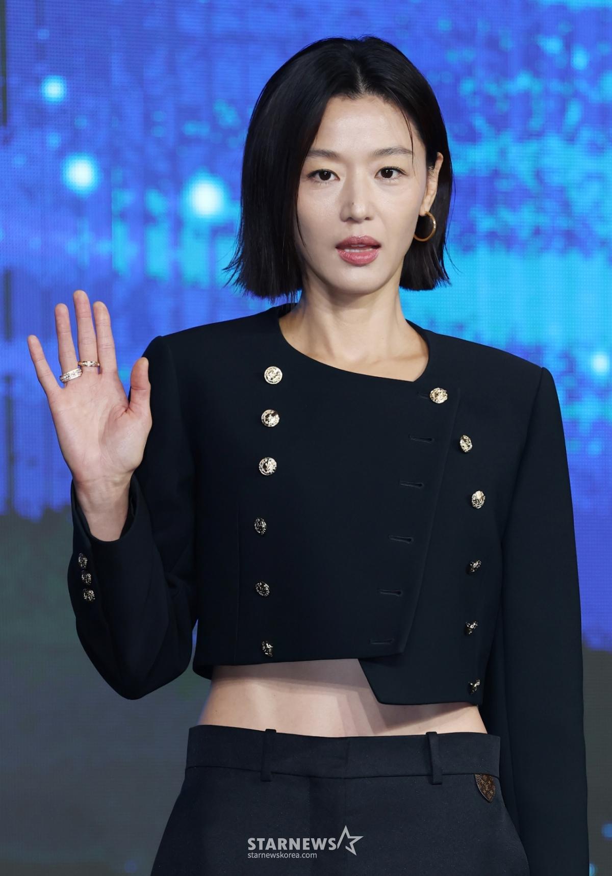 '북극성' 전지현 "강동원의 오랜 팬, 더 늦기 전에 호흡 원했다"