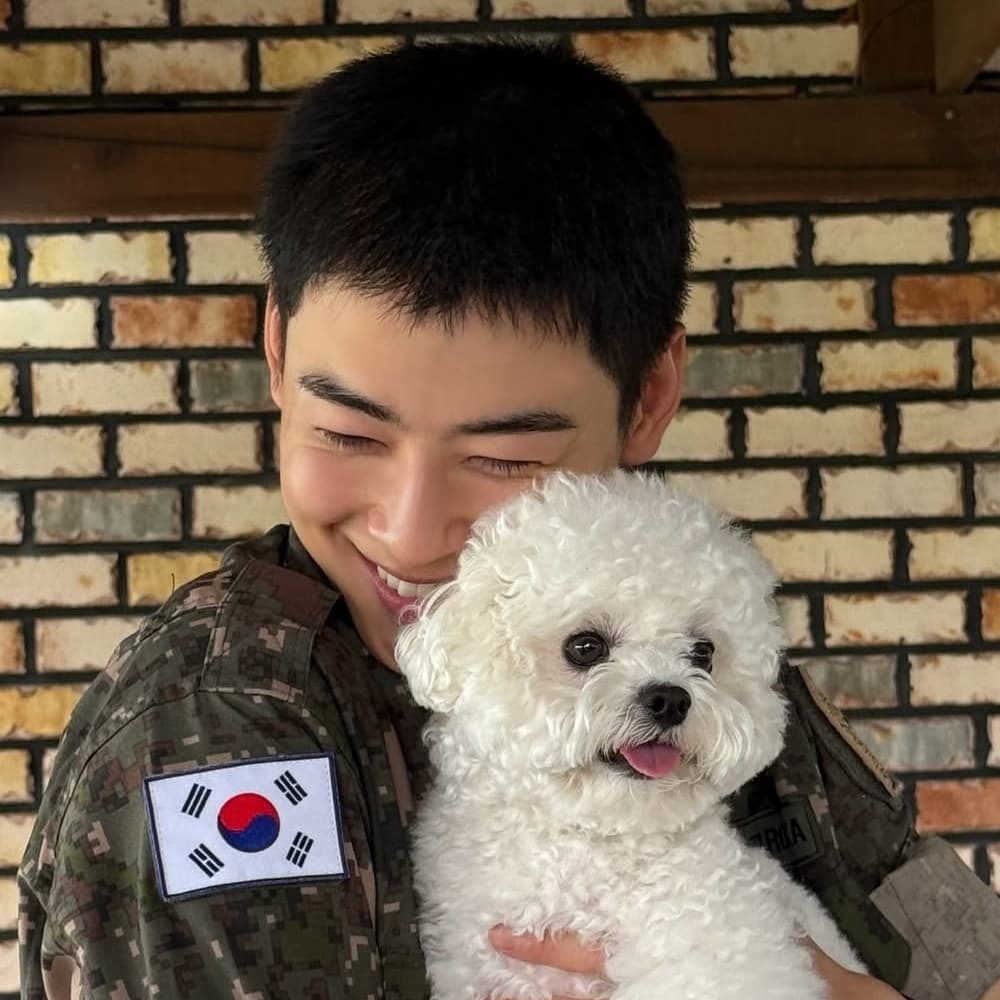 늠름한 '군인' 차은우?..大반전 근황 터졌다 [스타이슈]