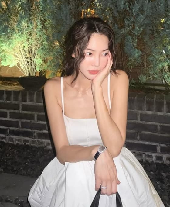 '이상해 며느리' 김윤지 "이렇게 입는 것 드물어"..생일 맞아 꺼낸 원피스