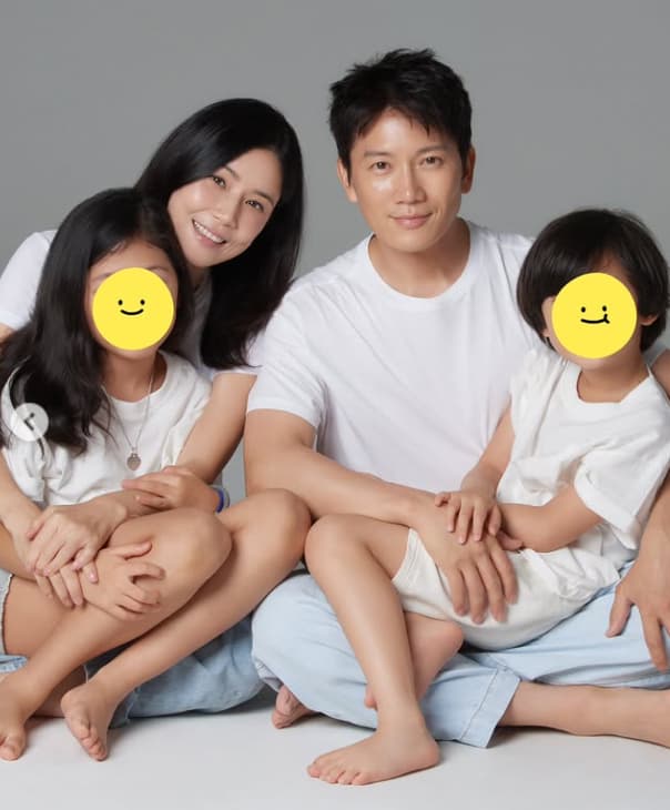 "벌써 12주년" 이보영♥지성, 다정하게 안고..두 자녀와 가족 사진