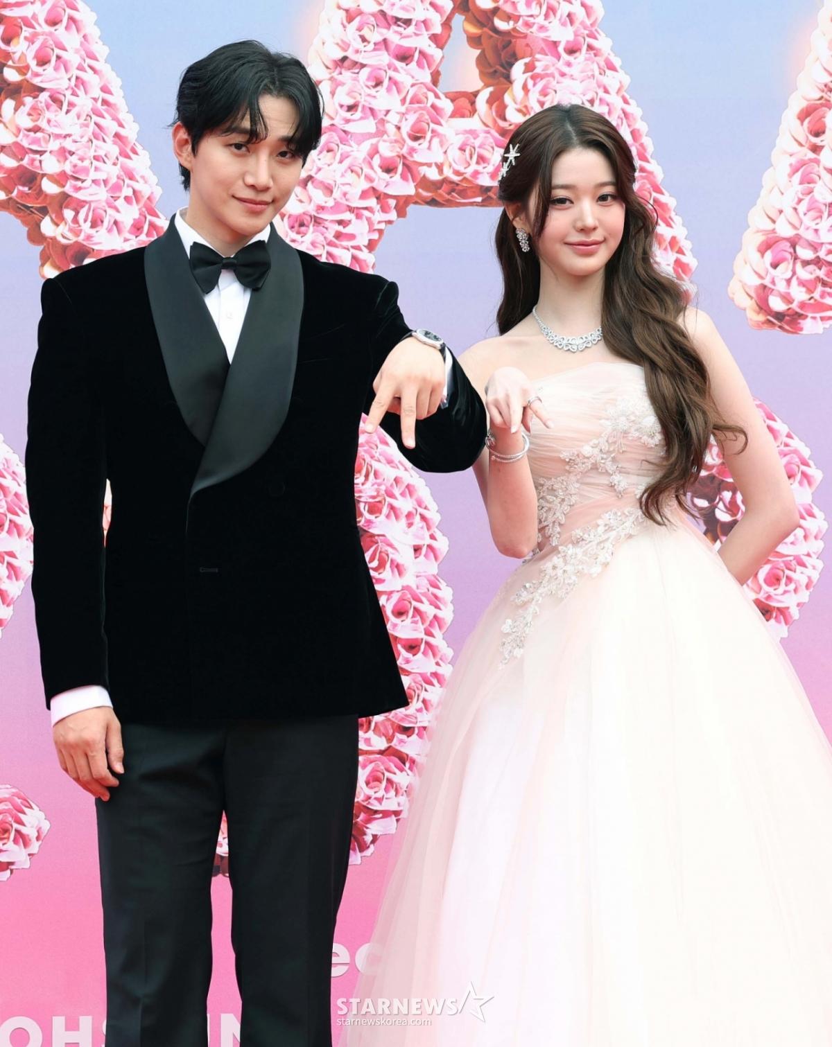 'AAA 퀸' 장원영의 미소.."6시간 러닝타임 부담? 이준호 함께 있었기에" [★FOCUS]