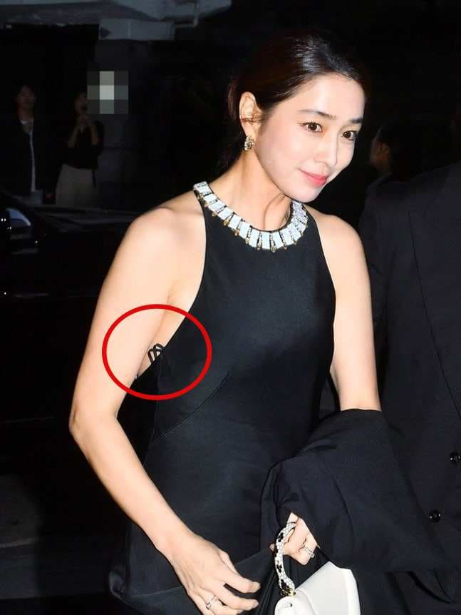 '이병헌♥' 이민정, 드레스 노출 사진 SNS에 공개 박제한 이유 [종합]