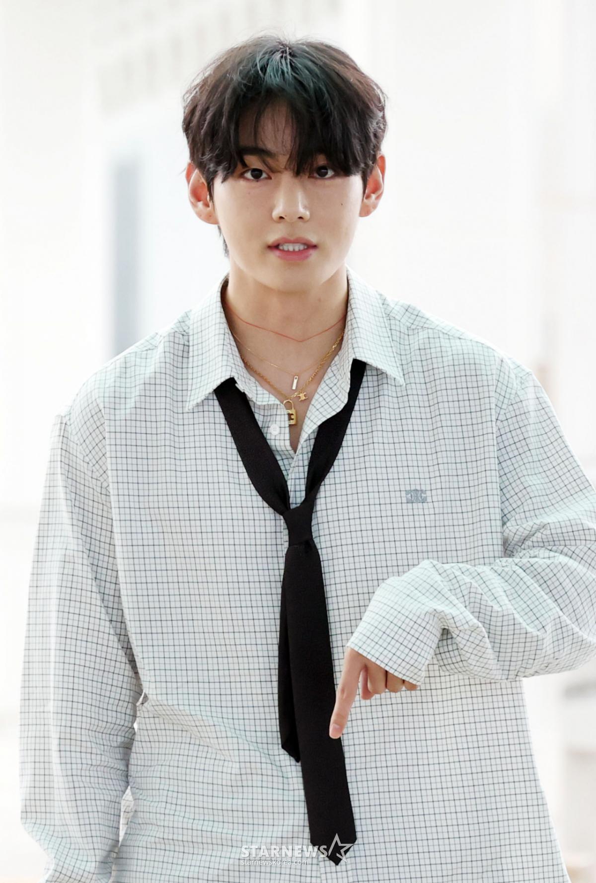 방탄소년단 뷔, '추석 연휴 함께 보내고 싶은 男스타' 1위 [스타폴]