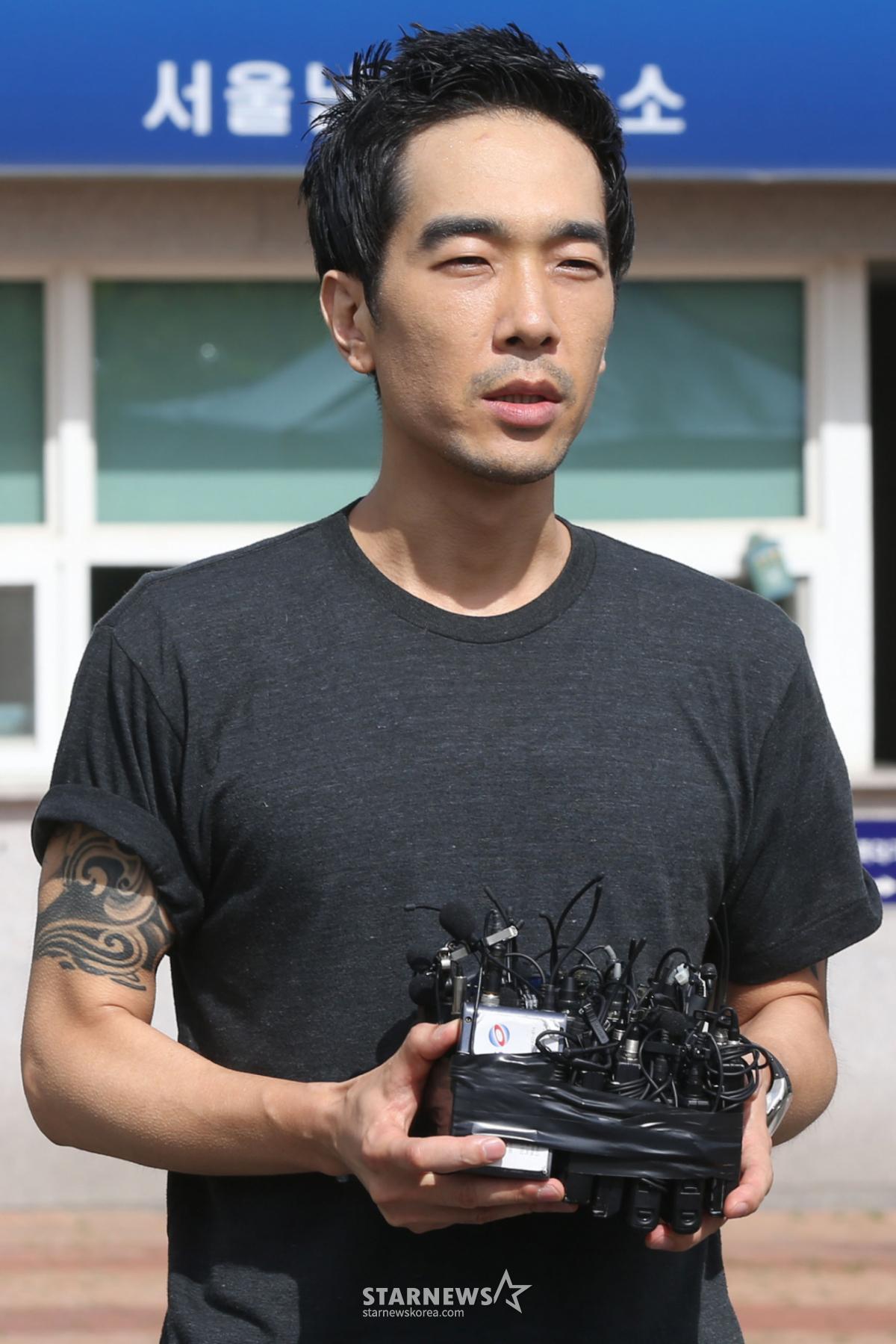 '연예인 계속 저격' 고영욱 "인간 지긋지긋..사람보다 개가 더 좋아" [스타이슈]