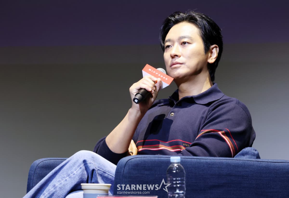 배우 주지훈이 9일 부산광역시 해운대구 신세계백화점 센텀시티 문화홀에서 진행된 액터스 하우스 행사에 참석해 관객들과 대화를 하고 있다./2026.10.09 /사진=김휘선 hwijpg@