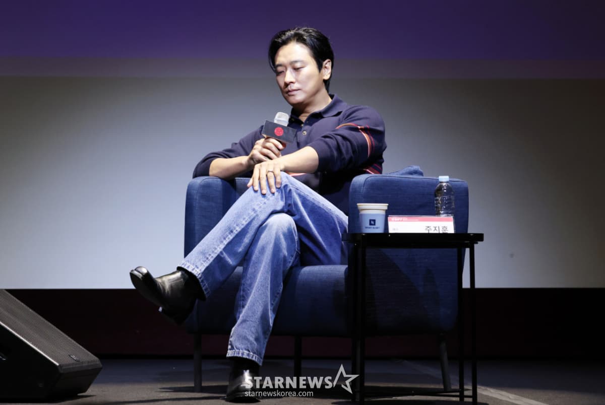 배우 주지훈이 9일 부산광역시 해운대구 신세계백화점 센텀시티 문화홀에서 진행된 액터스 하우스 행사에 참석해 관객들과 대화를 하고 있다./2026.10.09 /사진=김휘선 hwijpg@