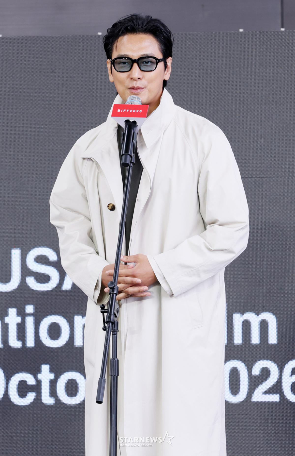 배우 주지훈이 10일 부산광역시 해운대구 영화의전당 루프씨어터에서 진행된 '재혼황후' 야외 무대인사에 참석해 인사말을 하고 있다./2026.10.10 /사진=김휘선 hwijpg@