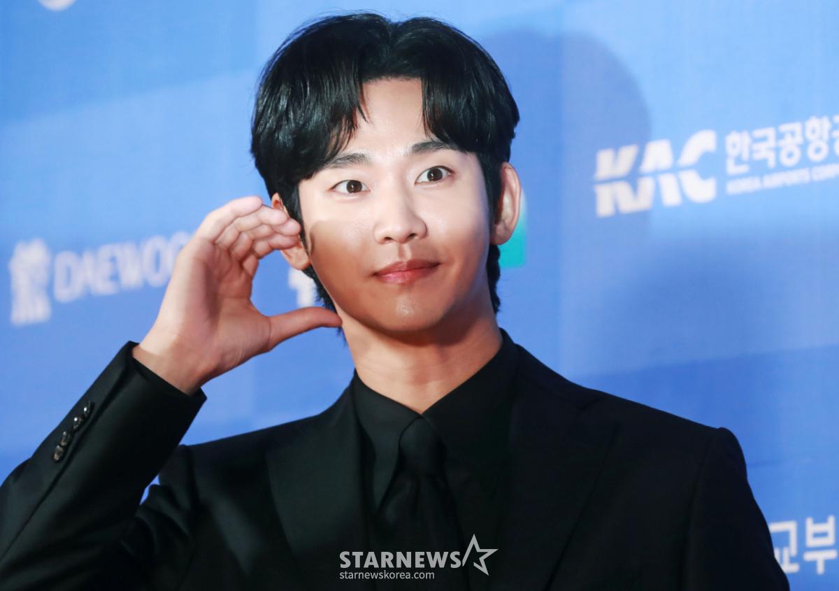 다시 돌아온 김수현..스타랭킹 1위, 뜨거운 복귀