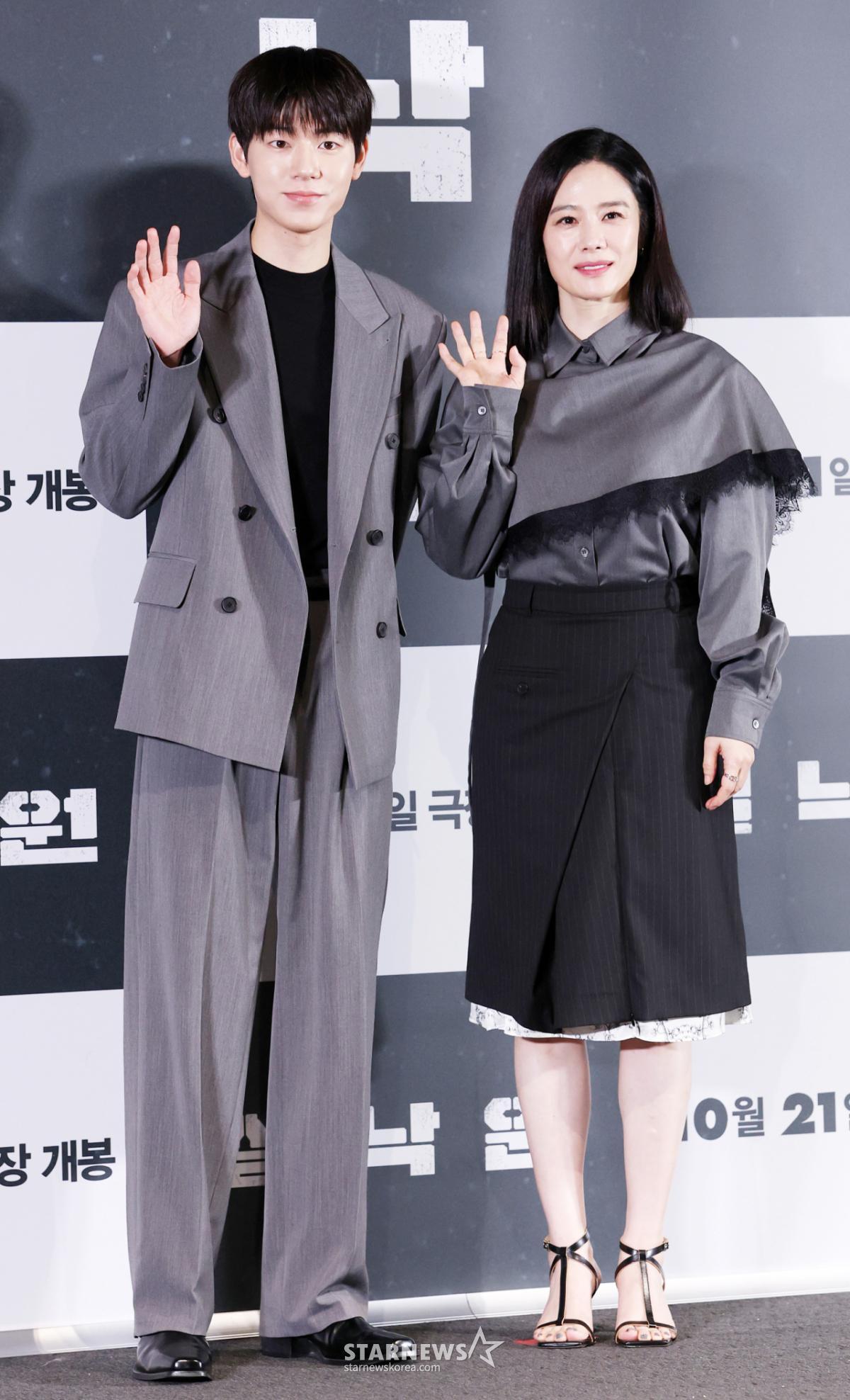 배우 배현성, 김현주가 12일 서울 용산구 CGV아이파크몰에서 진행된 영화 '실낙원(감독 연상호)' 언론시사회 및 기자간담회에 참석해 포즈를 취하고 있다. /2026.10.12 /사진=김휘선 hwijpg@
