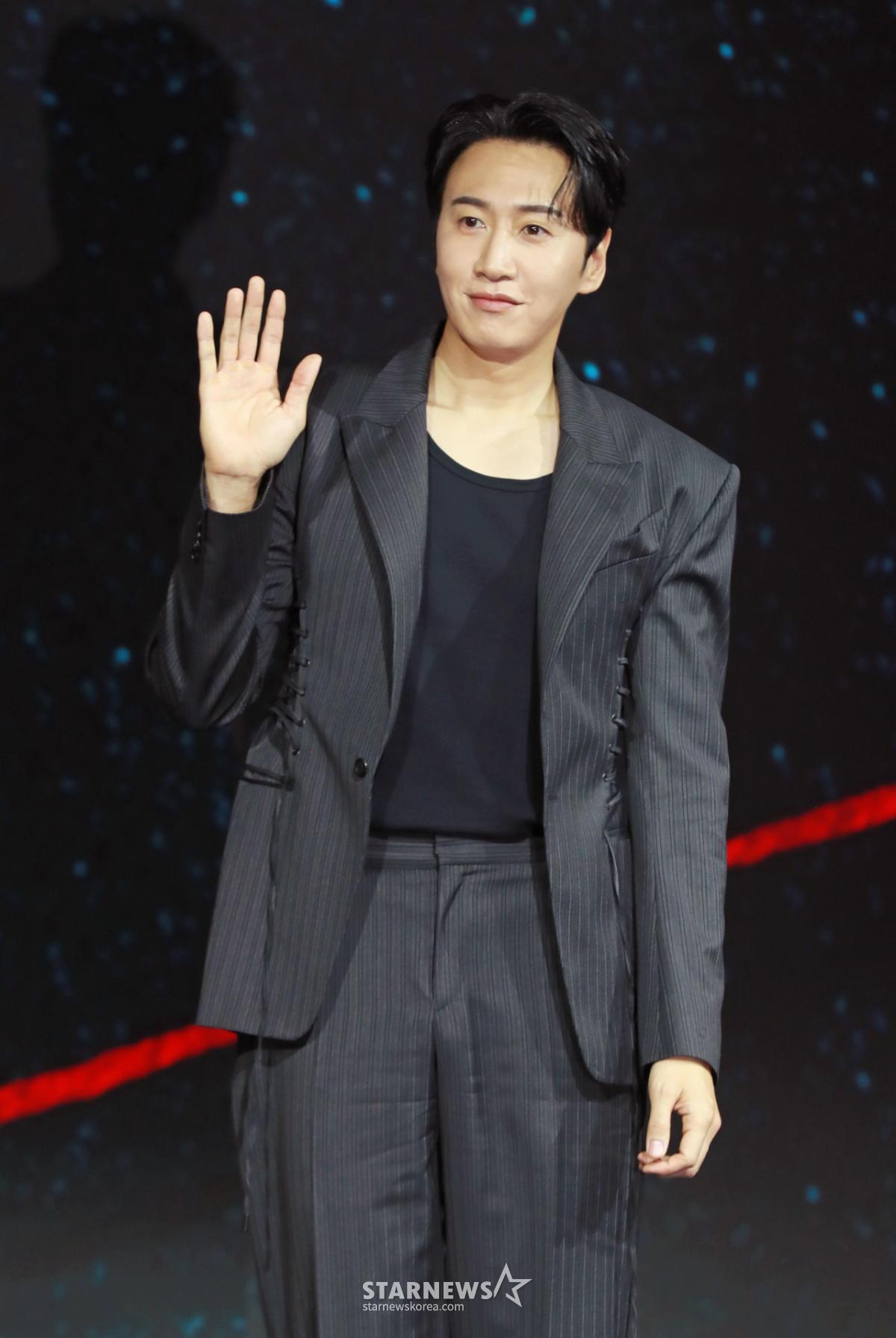 이광수, 버블로 웃기더니 미담 제조기 등극..'스태프에 선물+손편지 전달' 포착