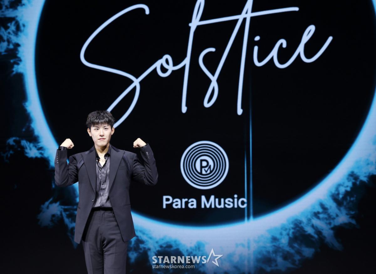 가수 박우진이 13일 서울 중구 엑스칼라에서 진행된 두 번째 EP 'SOLSTICE' 발매 기념 쇼케이스에서 포즈를 취하고 있다. /2026.10.13 /사진=김휘선 hwijpg@