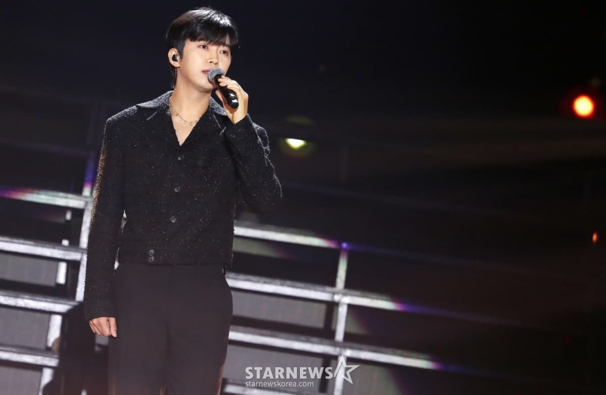 임영웅, 대기록 계속..220주 연속 스타왕중왕 1위