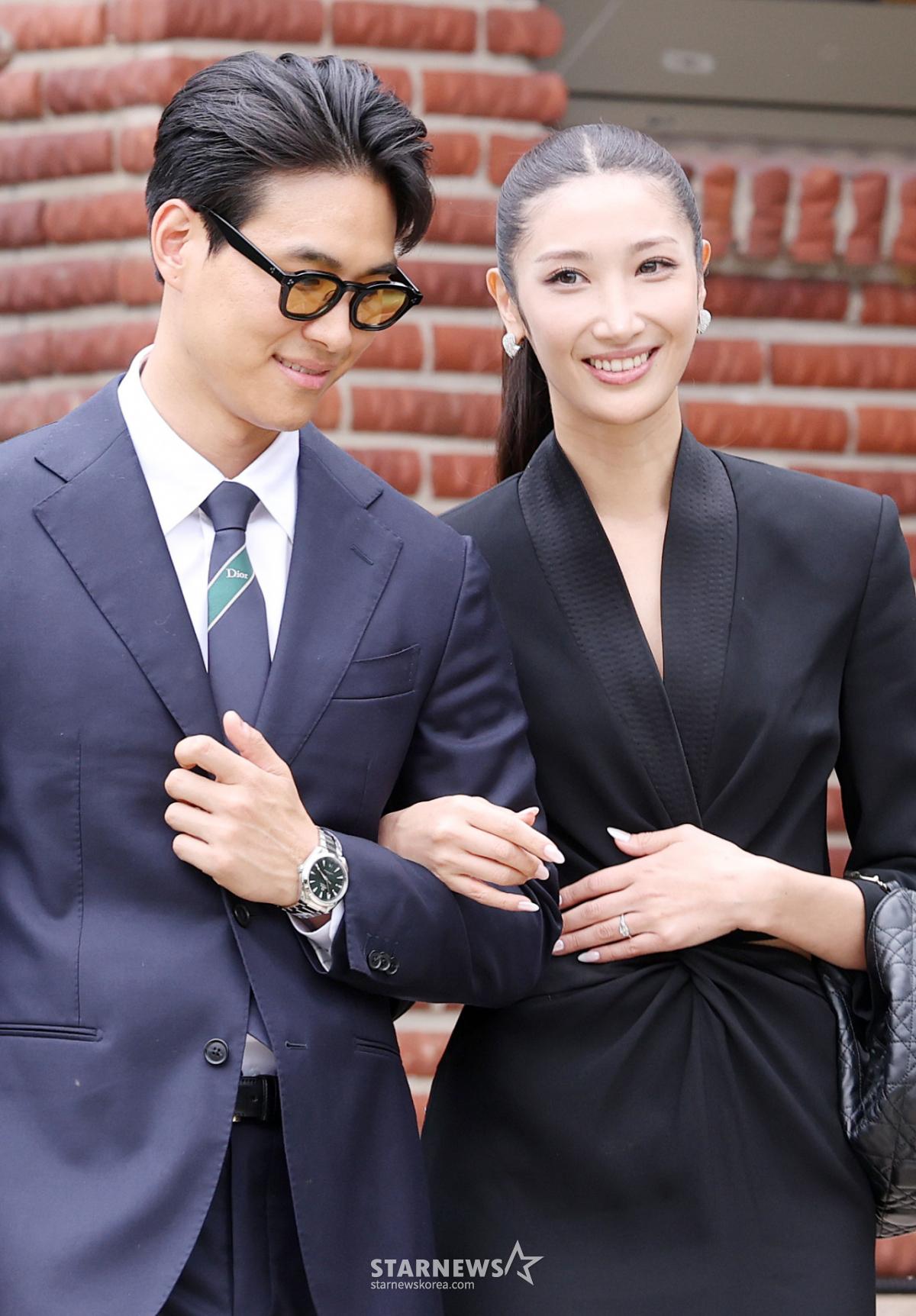 신영균예술문화재단의 명예이사장 및 원로배우 신영균의 외손녀 가수 이재와예비 남편 샘킴이  15일 서울 강동구 스테이지28에서 진행된 '제16회 아름다운 예술인상' 시상식에 참석하고 있다. /2026.10.15 /사진=김휘선 hwijpg@